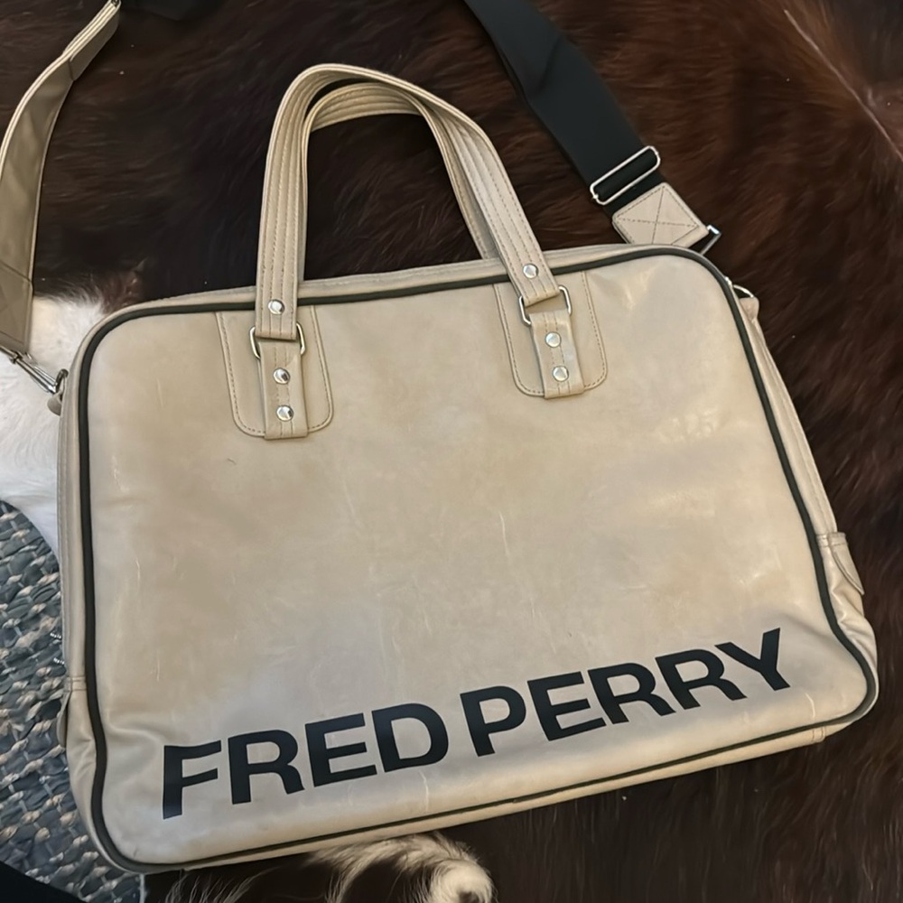 Fred Perry Double Zipper Messenger Bag. Like New.